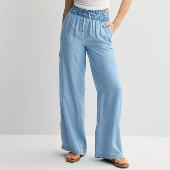 Juniors' SO® High-Rise Smocked Wide Leg Pants Color: Chambray Size Small - Picture 1 of 5